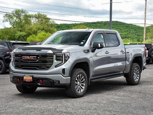 Used 2023 GMC Sierra 1500 AT4 w/ AT4 Premium Package AWD/4WD image 7