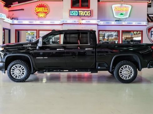 Used 2022 Chevrolet Silverado 3500 High Country w/ Technology Package AWD/4WD image 12