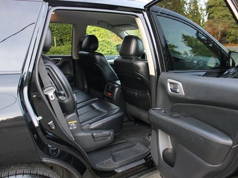 Used 2019 Nissan Pathfinder SL image 6