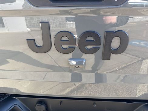 Used 2022 Jeep Gladiator Willys image 28