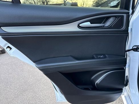 Used 2022 Alfa Romeo Stelvio Veloce image 26