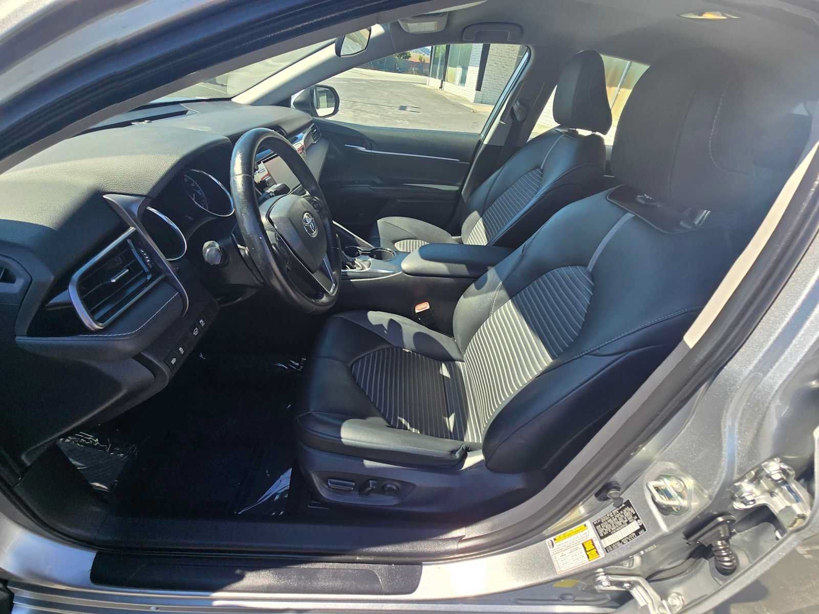 Used 2019 Toyota Camry SE FWD image 21