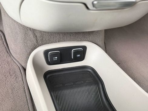 Used 2020 Chrysler Pacifica Touring-L FWD image 33