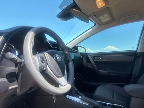 Used 2017 Toyota Corolla LE FWD image 39