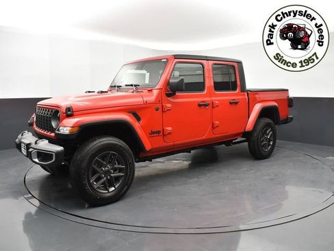 Used 2024 Jeep Gladiator Sport image 3
