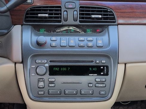 Used 2004 Cadillac De Ville FWD image 16