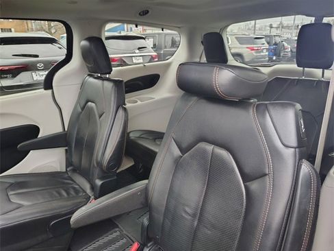 Used 2020 Chrysler Pacifica Touring-L Plus w/ Tire & Wheel Group image 29
