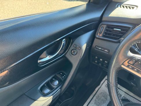 Used 2019 Nissan Rogue SL w/ Premium Package image 48