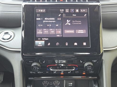 New 2025 Jeep Grand Cherokee Altitude image 12