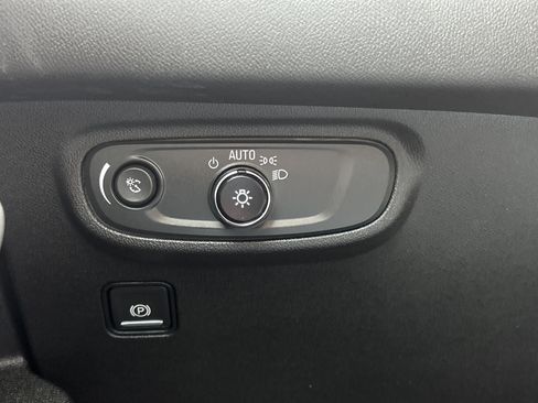 Used 2021 GMC Terrain SLE w/ Driver Convenience Package image 25