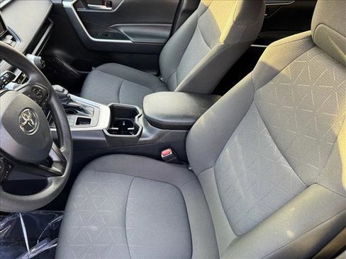 Used 2025 Toyota RAV4 XLE image 9