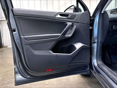 Used 2021 Volkswagen Tiguan SE w/ Panoramic Sunroof Package AWD/4WD image 23
