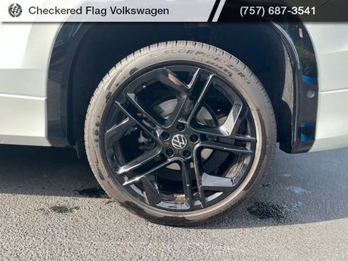 Used 2025 Volkswagen Tiguan SE R-Line AWD/4WD image 7