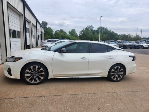 Used 2019 Nissan Maxima Platinum w/ Sport Mat Group FWD image 2