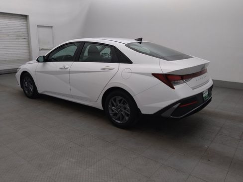 Used 2024 Hyundai Elantra SEL FWD image 3