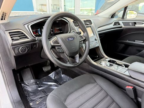 Used 2019 Ford Fusion SE FWD image 13