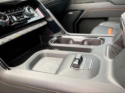 Used 2025 GMC Sierra 3500 AT4 w/ AT4 Premium Plus Package image 21