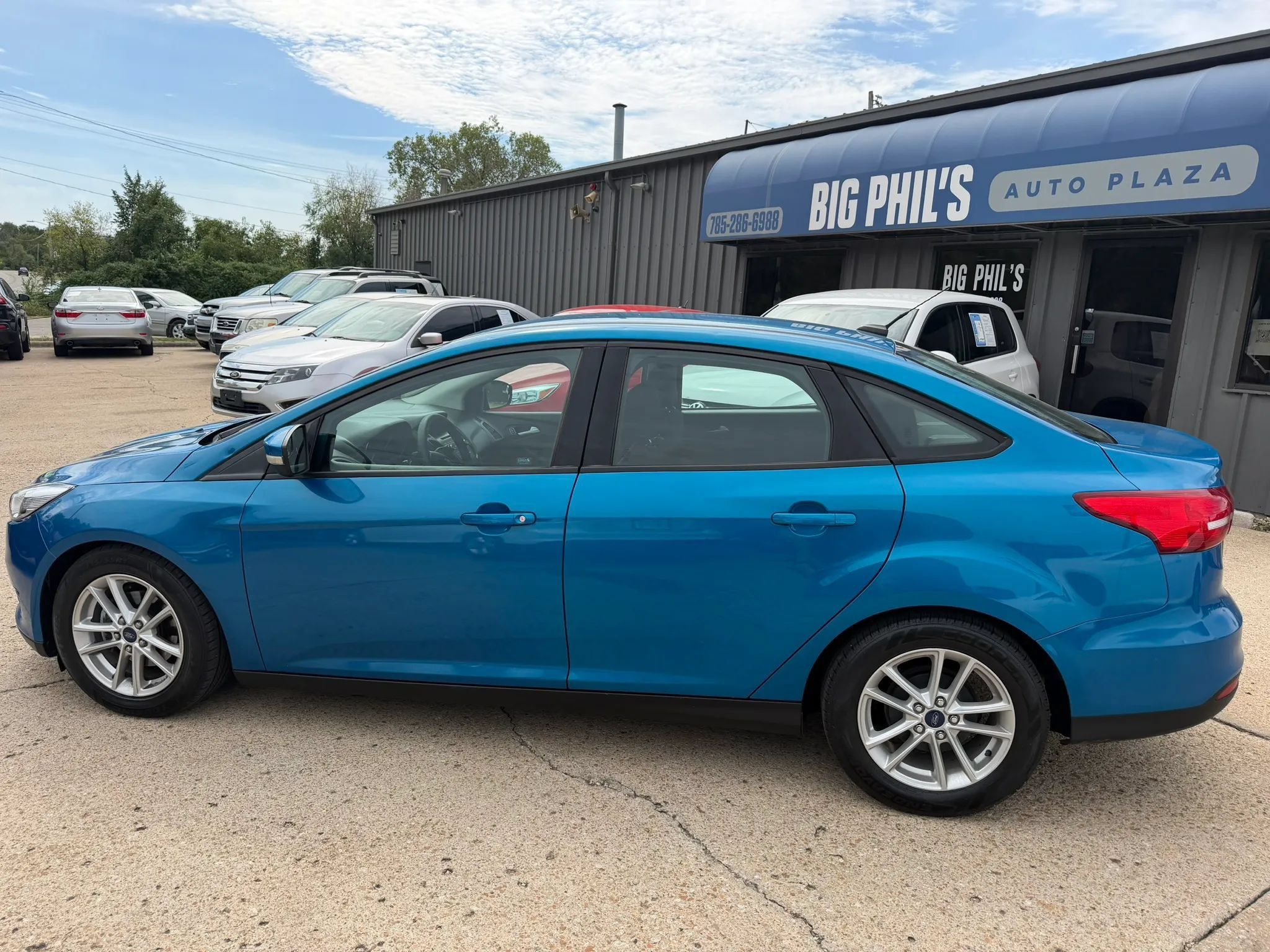 Used 2015 Ford Focus SE FWD image 4