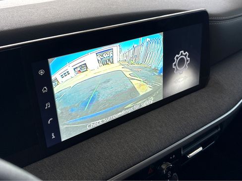 Used 2025 Nissan Kicks SV image 8