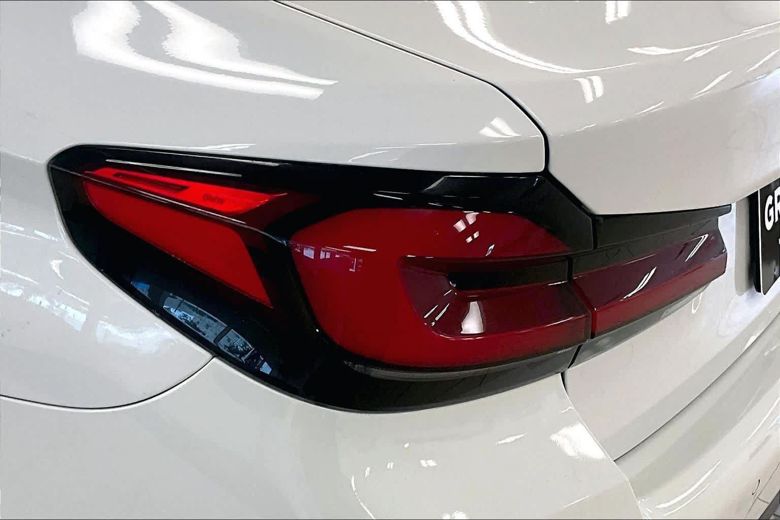 Used 2021 BMW 530e w/ M Sport Package RWD image 26