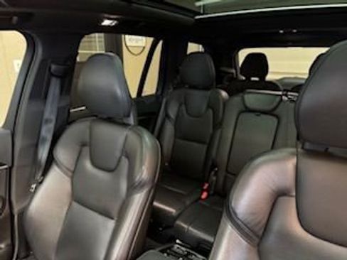 Used 2018 Volvo XC90 T6 Momentum w/ Convenience Package image 4