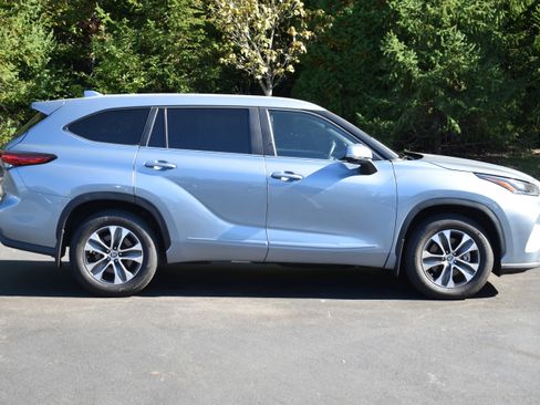 Used 2023 Toyota Highlander XLE image 36