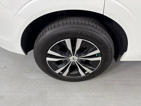 Used 2023 Volvo XC60 B5 Core image 10