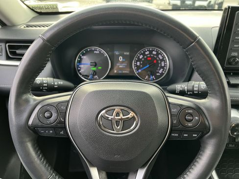 Used 2021 Toyota RAV4 XLE image 16