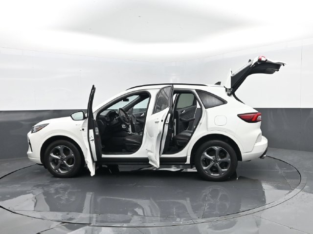 Used 2023 Ford Escape ST-Line w/ Tech Pack #1 AWD/4WD image 32