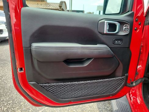 Used 2023 Jeep Wrangler Unlimited Sahara w/ Cold Weather Group AWD/4WD image 8
