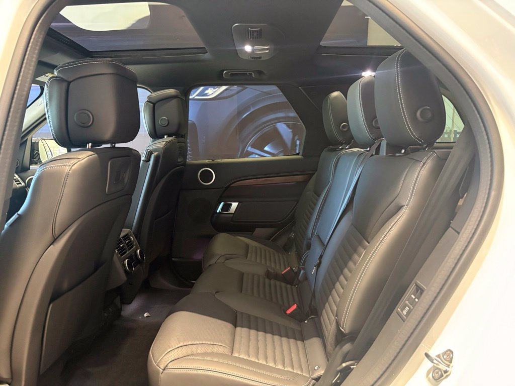 New 2026 Land Rover Discovery Dynamic SE AWD/4WD image 13