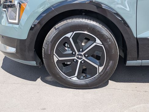 Certified 2026 Kia Niro FWD image 11