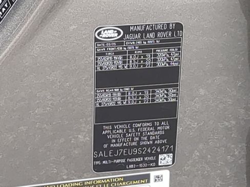 Used 2025 Land Rover Defender 110 S AWD/4WD image 38