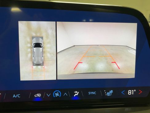 New 2026 Chevrolet Traverse LT w/ Sun and Wheel Package image 25