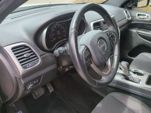 Used 2018 Jeep Grand Cherokee Laredo AWD/4WD image 10