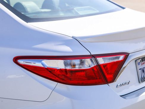 Used 2016 Toyota Camry SE FWD image 9