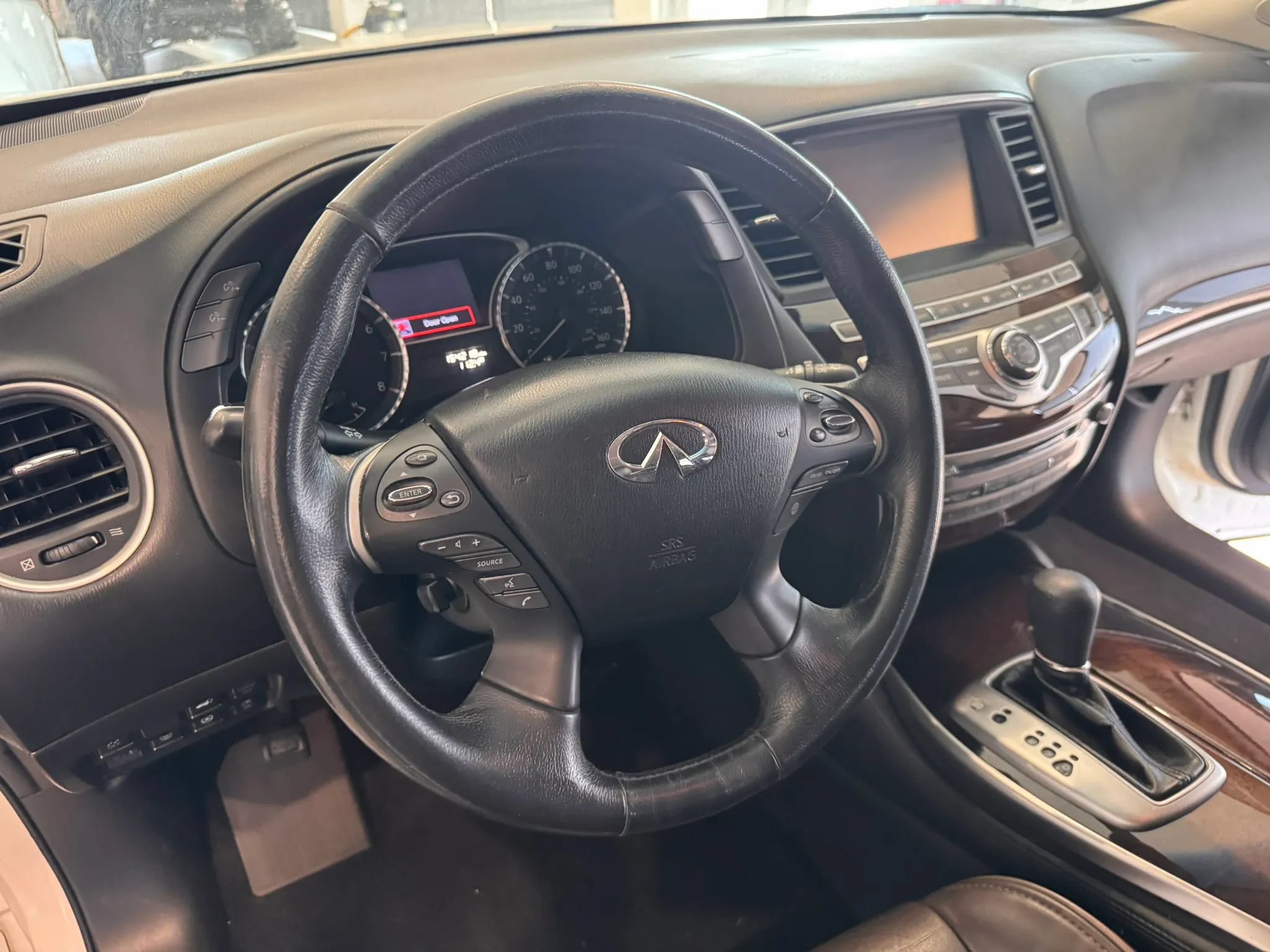 Used 2014 INFINITI QX60 FWD w/ Deluxe Touring Package image 29