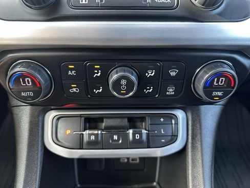 Certified 2023 GMC Acadia SLE w/ Driver Convenience Package AWD/4WD image 19