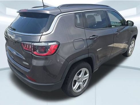 Used 2023 Jeep Compass Latitude AWD/4WD image 5