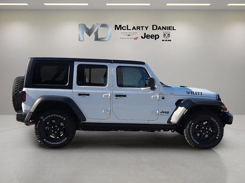 Used 2023 Jeep Wrangler Unlimited w/ 8.4" Radio Group AWD/4WD image 6