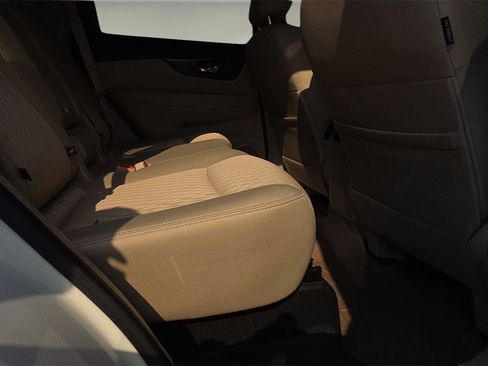 Used 2018 Nissan Rogue SV image 17