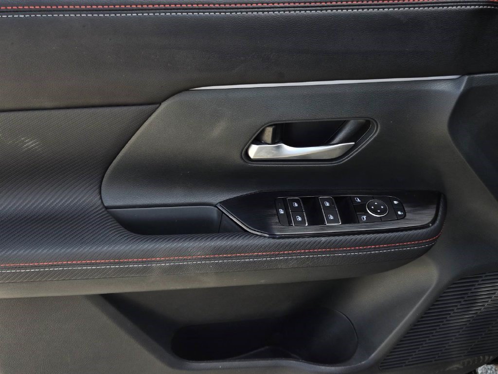 Certified 2025 Nissan Kicks SR AWD/4WD image 16
