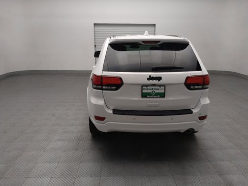 Used 2020 Jeep Grand Cherokee Altitude RWD image 6