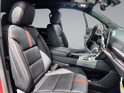 New 2026 Chevrolet Traverse RS w/ LPO, Floor Liner Package AWD/4WD image 35