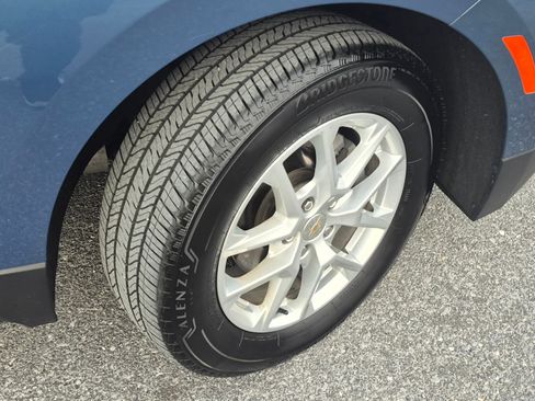 Used 2024 Chevrolet Equinox LT image 3