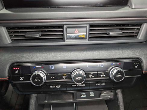 Used 2025 Honda Pilot TrailSport image 29