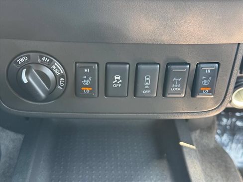 Used 2016 Nissan Frontier PRO-4X w/ Pro-4x Luxury Package AWD/4WD image 21