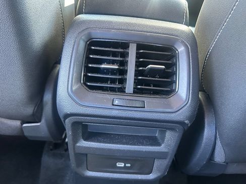 Used 2024 Volkswagen Taos SE FWD image 16