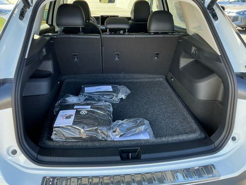 Certified 2026 Volkswagen Tiguan SE w/ Panoramic Sunroof Package AWD/4WD image 14