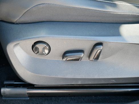 Certified 2022 Volkswagen Tiguan SE R-Line image 20